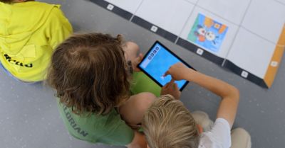 Już pięciolatki interesują się pieniędzmi. Wakacje to dobry moment na edukację finansową