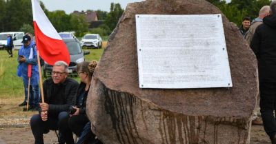 Prokuratura wszczęła śledztwo ws. treści tablic na nowym „miejscu pamięci” w Jedwabnem