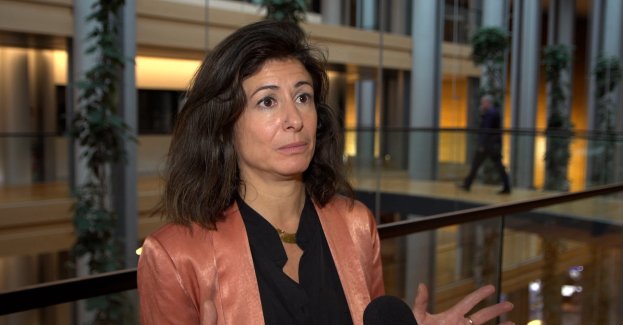 Przedstawiciele mediów i polityki wskazują na trudną sytuację dziennikarstwa śledczego w Europie. Redakcje informacyjne niechętnie inwestują w ten segment z uwagi na wysokie koszty i duży nakład czasu oraz pracy. Przede wszystkim obawiają się jednak postępowań sądowych, które mogą się wiązać z dziennikarskimi śledztwami, presji ze strony władz i objęcia ich nadzorem. Dlatego zdaniem przedstawicieli PE dziennikarstwo śledcze wymaga instytucjonalnego wsparcia i zachęt. Jedną z nich może być przyznawana przez PE Nagroda im. Daphne Caruany Galizii.